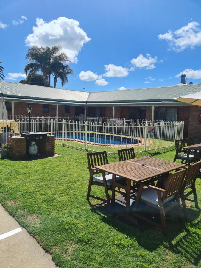 Regency Court Motel Cobram Esterno foto