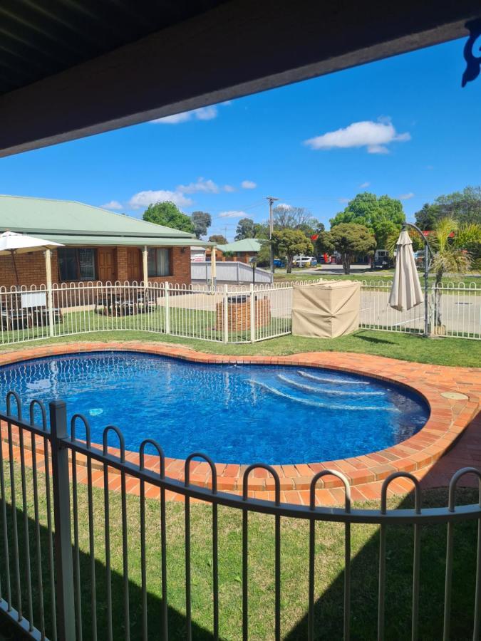 Regency Court Motel Cobram Esterno foto
