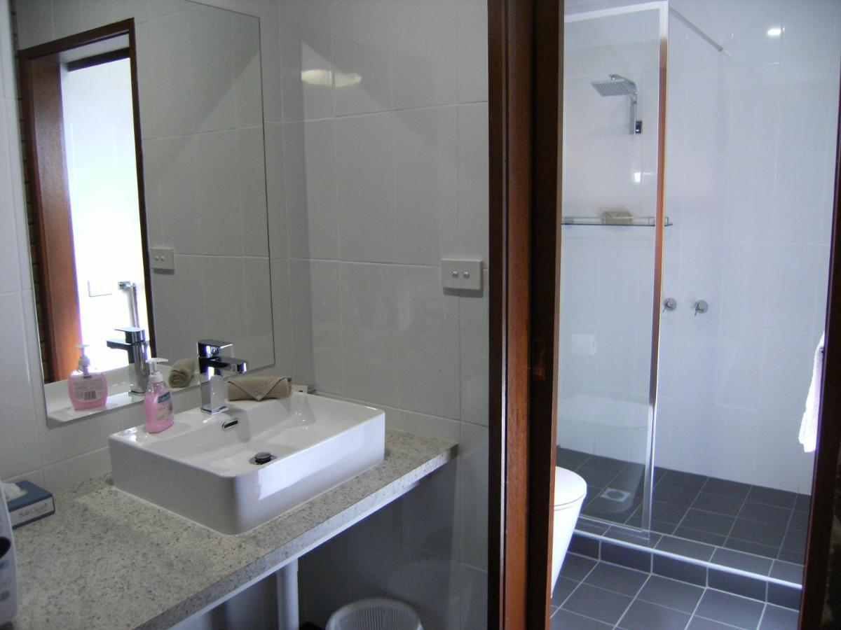 Regency Court Motel Cobram Esterno foto